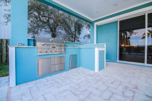 Custom home - Outdoor kitchen